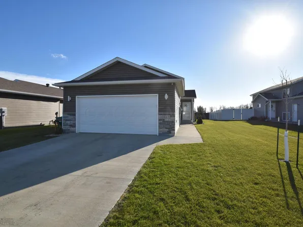 617 5th St E, Horace, ND 58047