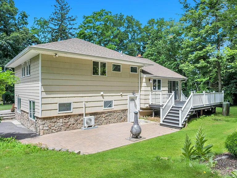 336 Dix Hills Rd #1 — Photo 33