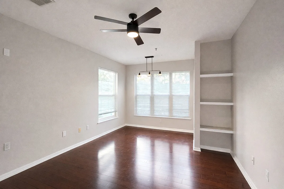 Building Photo - 8929 Legacy Ct #206