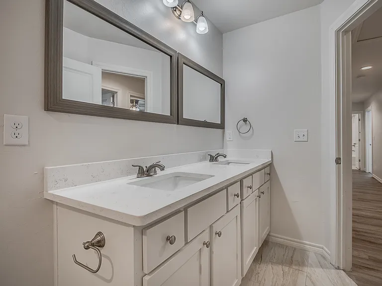 818 W Nevada Ave — Photo 29