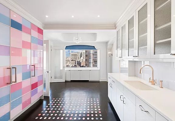 5th image of 166 E 63rd St APT 17A