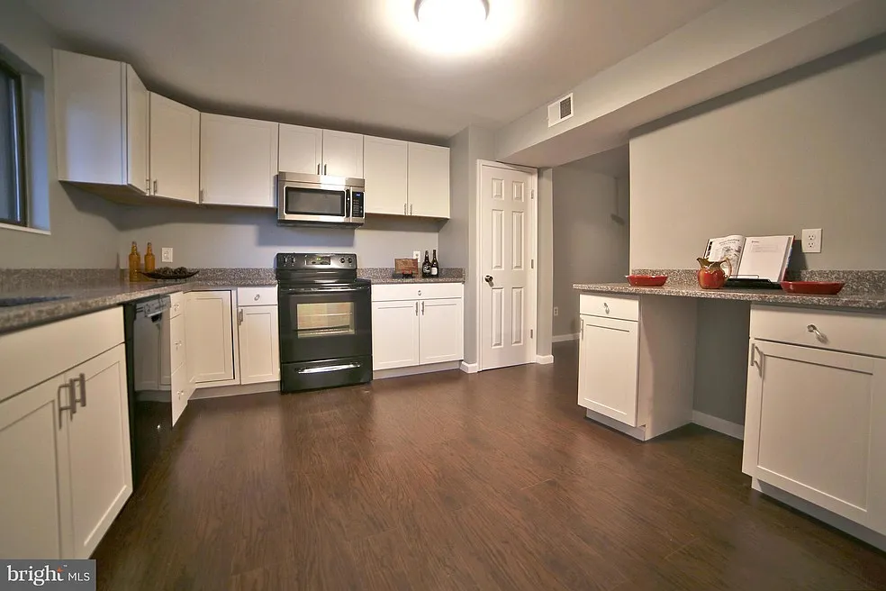 5 bed, 3.5 bath, 1474 sqft, $3,500 — Photo 1