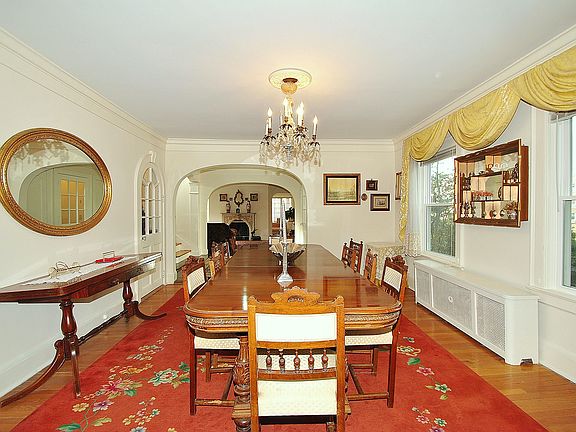 5th image of 110 Hillpark Ave