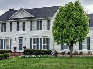 2 Meadow Ridge Dr, Hurricane, WV 25526