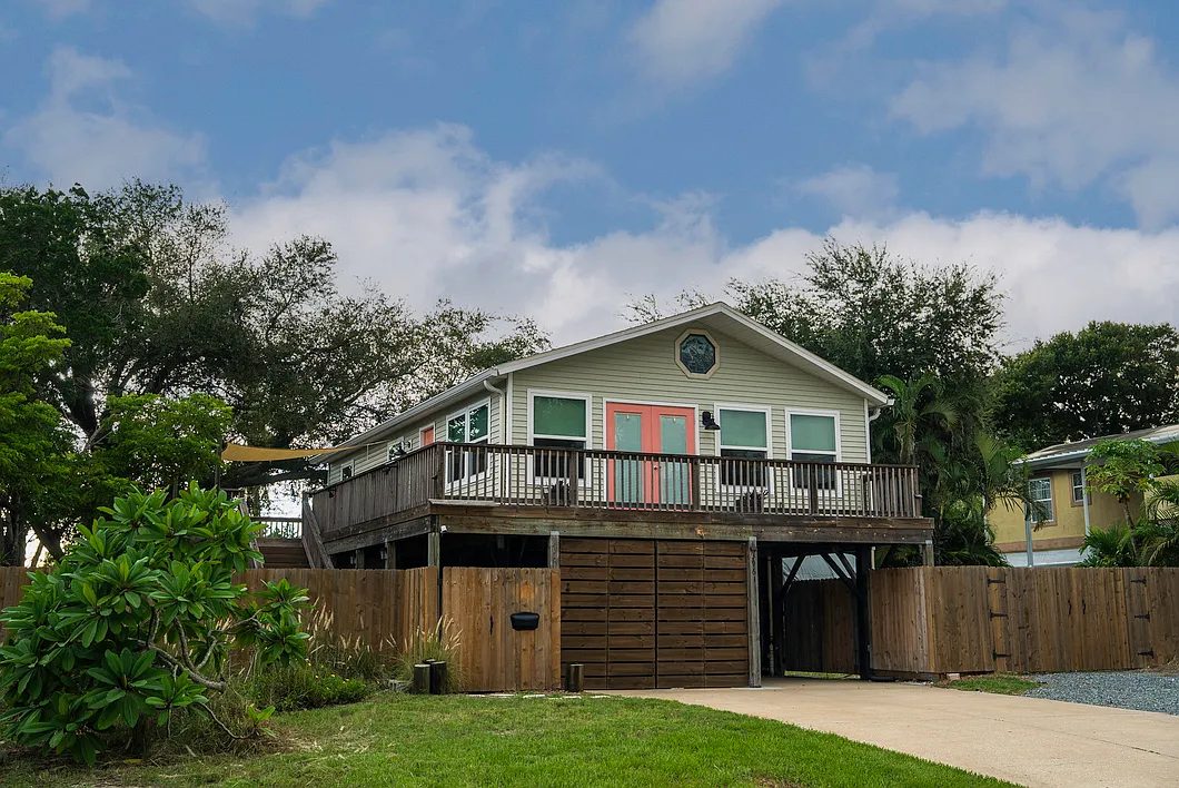 3 bed, 2.5 bath, 1560 sqft, $3,200 — Photo 1