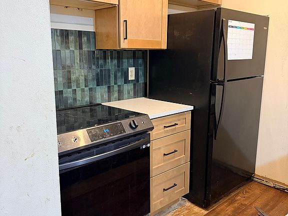 4th image of 402 East Blf