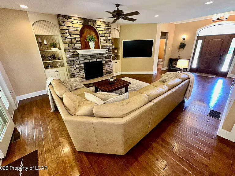 228 Windsor Way — Photo 10