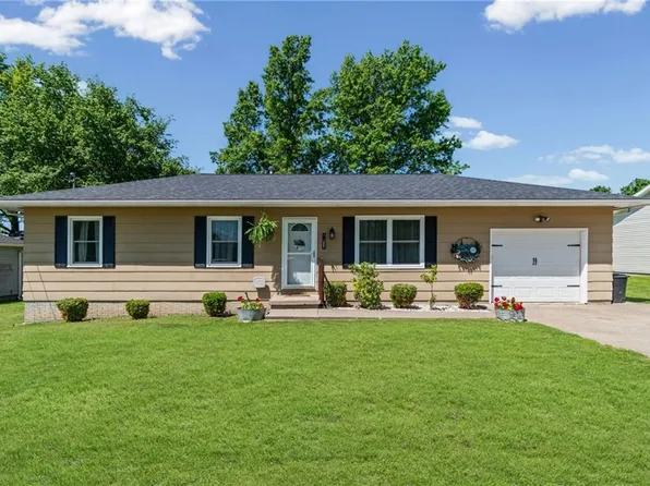 1313 Pearl St, Carrollton, MO 64633