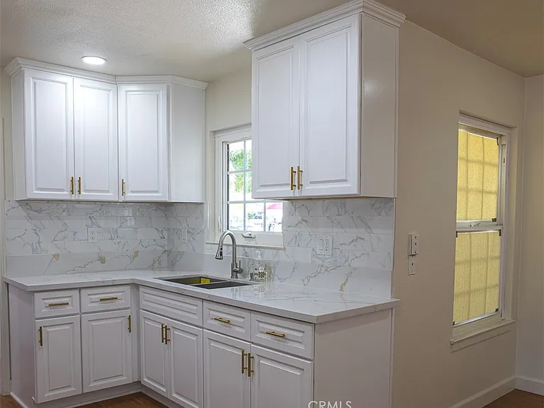 10740 Coloma St — Photo 3