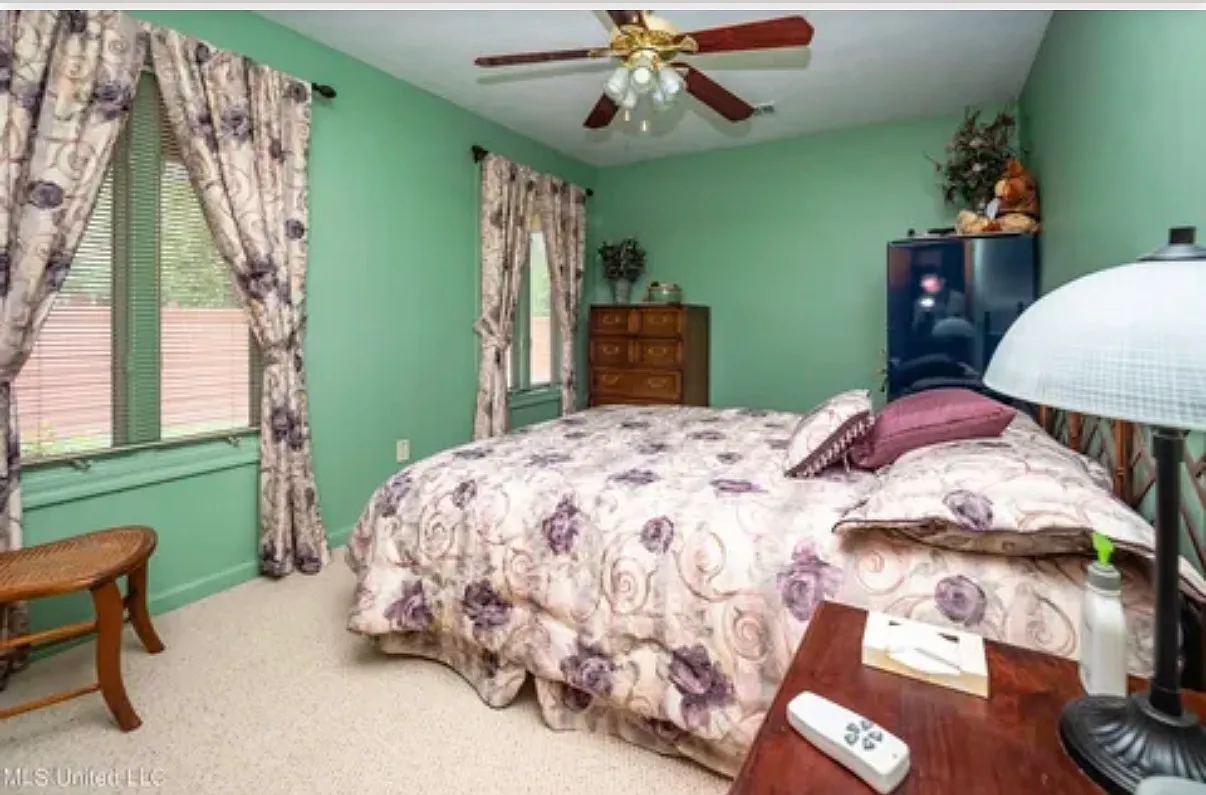 562 S Deerfield Dr — Photo 3