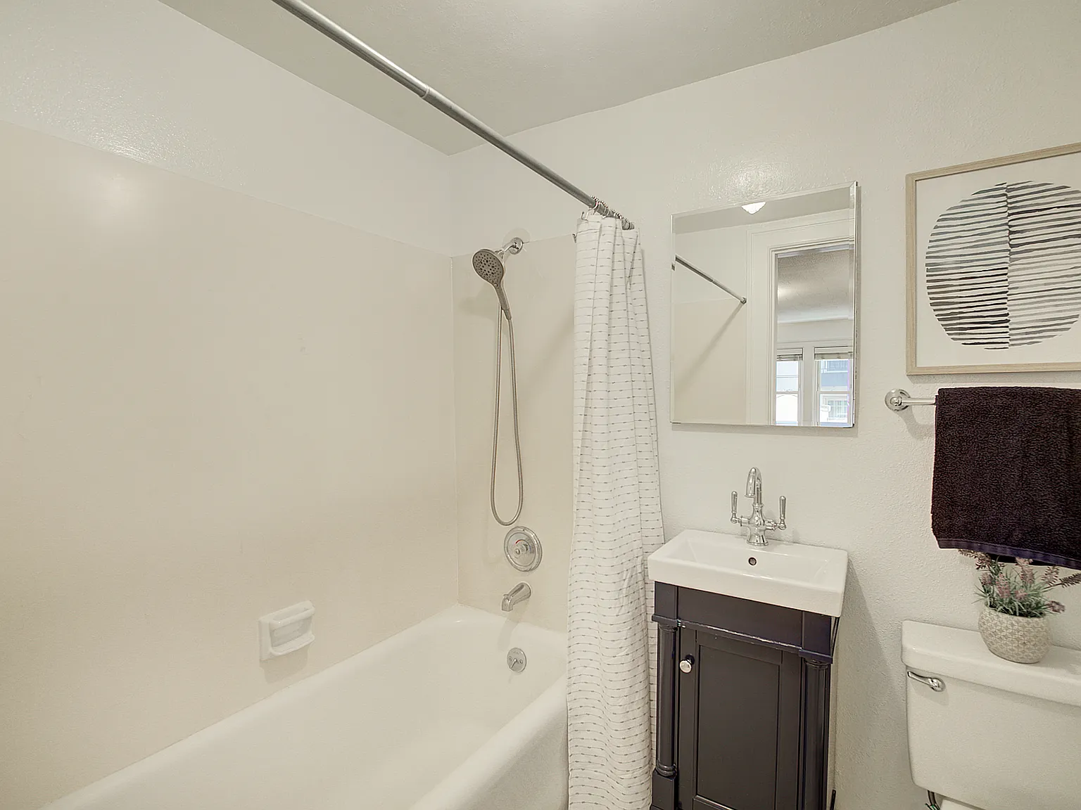 1 bed, 715 sqft, $1,900 — Photo 3