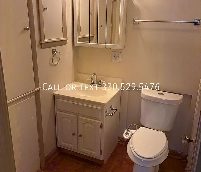 798 W Market St #6 — Photo 10