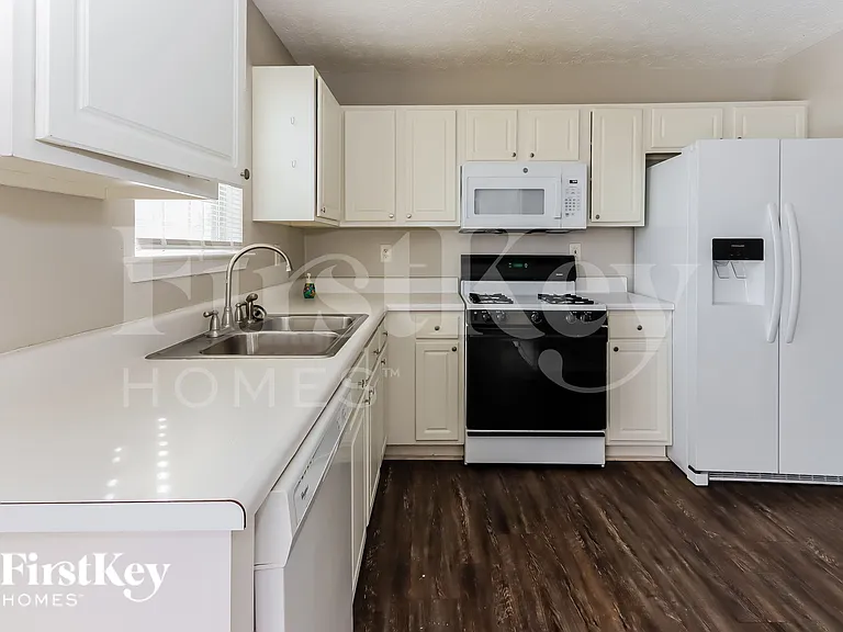 128 Greenleaf Dr — Photo 6