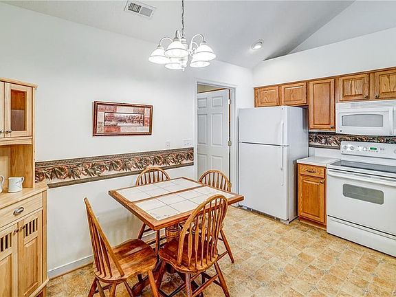 4th image of 2543 Wanstead Ct