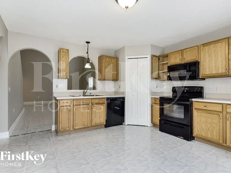 3808 McKinley Dr — Photo 7