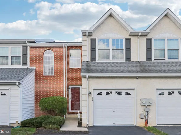 238 Hampshire Dr, Sellersville, PA 18960