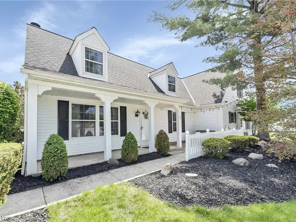 30651 Cambridge Cir #13, Bay Village, OH 44140