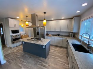 64911 Glacier View Dr, Bend, OR 97703