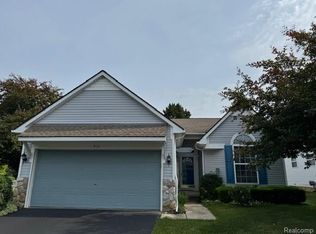 912 Rikki Ann Ct, Wixom, MI