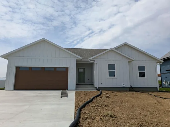 553 Massman Dr, Decorah, IA 52101