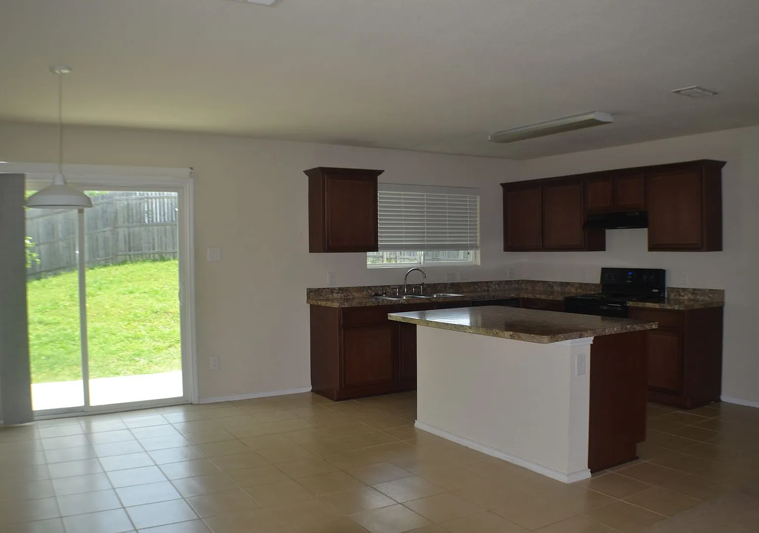 House for Lease in Sherman — Photo 2