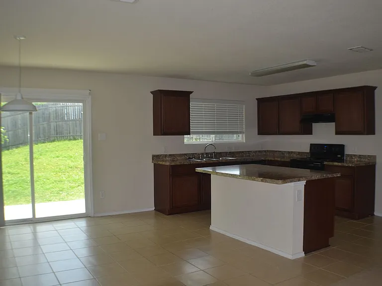 1305 Swan Ridge Dr — Photo 2