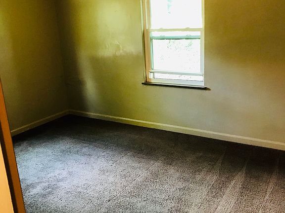 2nd bedroom with closet 