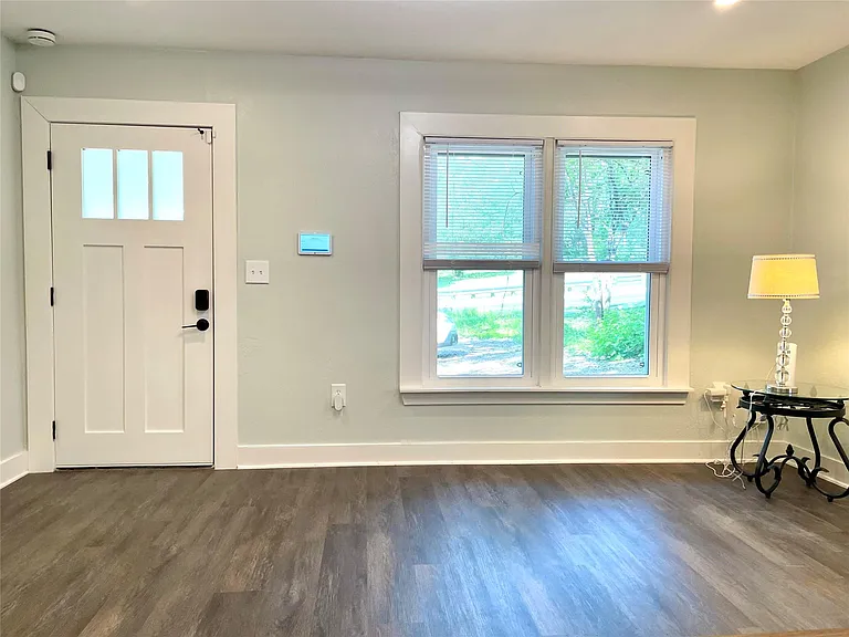807 E Riverside Dr #B — Photo 4