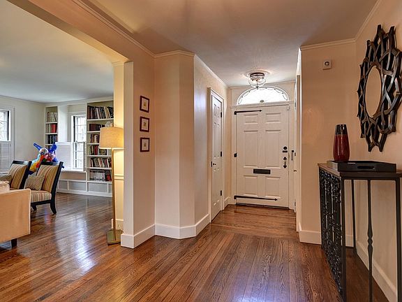 4th image of 51 E Orchard Ave