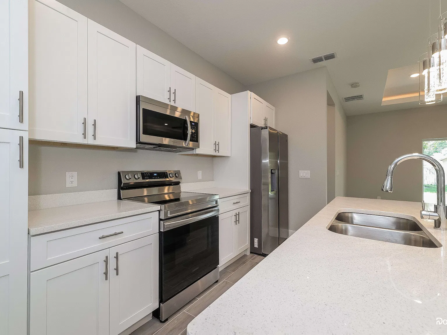 4 bed, 2.0 bath, 1670 sqft, $2,430 — Photo 4