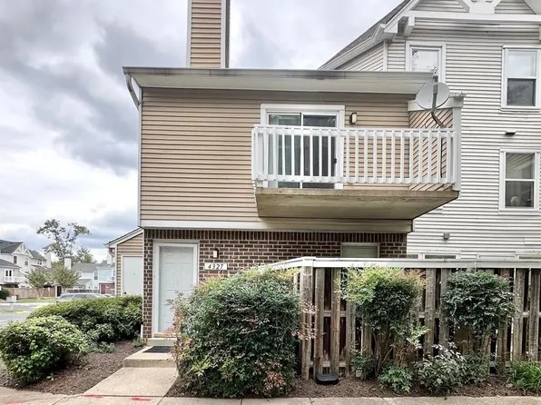 4327 Pembrook Village Dr, Alexandria, VA 22309
