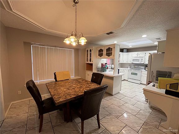 4th image of 251 Diana Dr