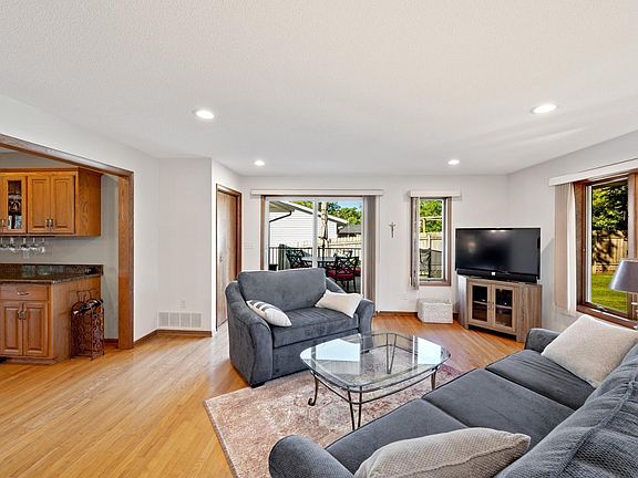 4th image of 1213 Junction Ave
