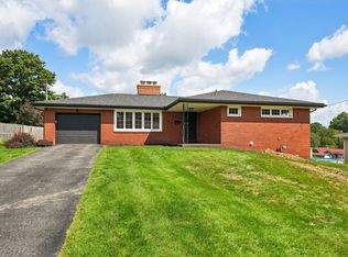 102 Manchester Dr, Irwin, PA 15642
