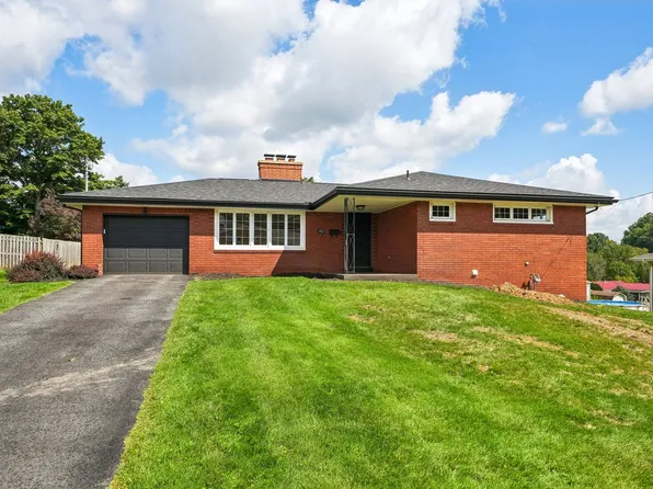 102 Manchester Dr, Irwin, PA 15642