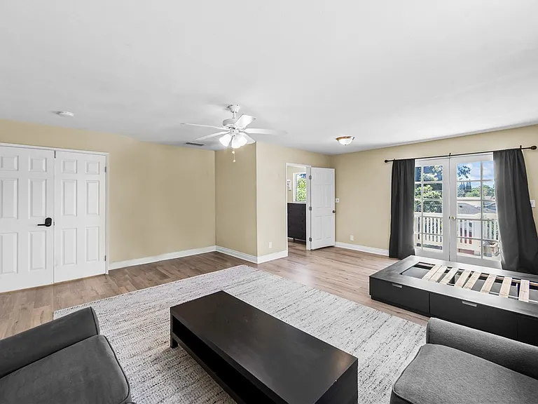 542 N Waverly St — Photo 51