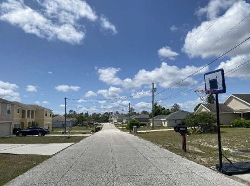 Exterior Neighborhood (street photo)