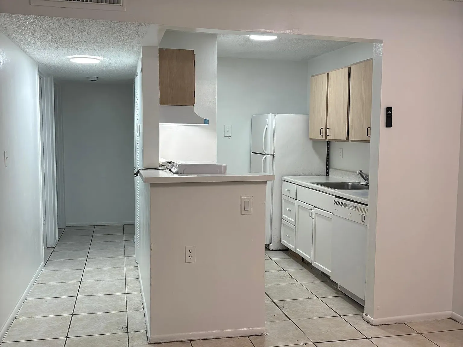 2 bed, 1.0 bath, 708 sqft, $1,625 — Photo 2