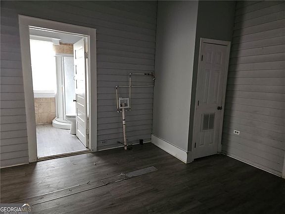 2nd image of 2372 Beech Ave