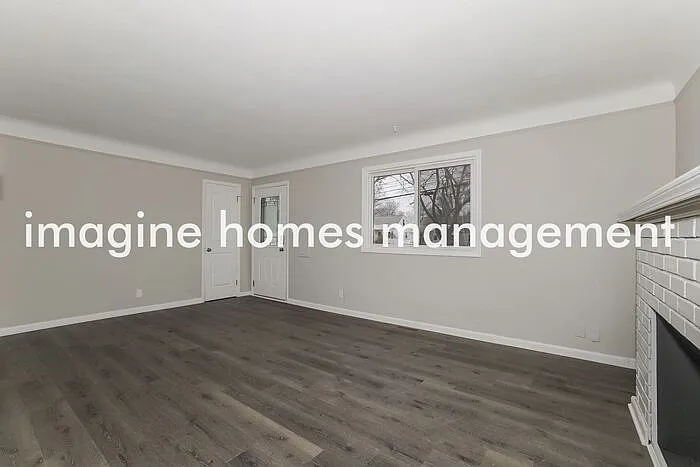 3 bed, 1.0 bath, 980 sqft, $1,935 — Photo 2