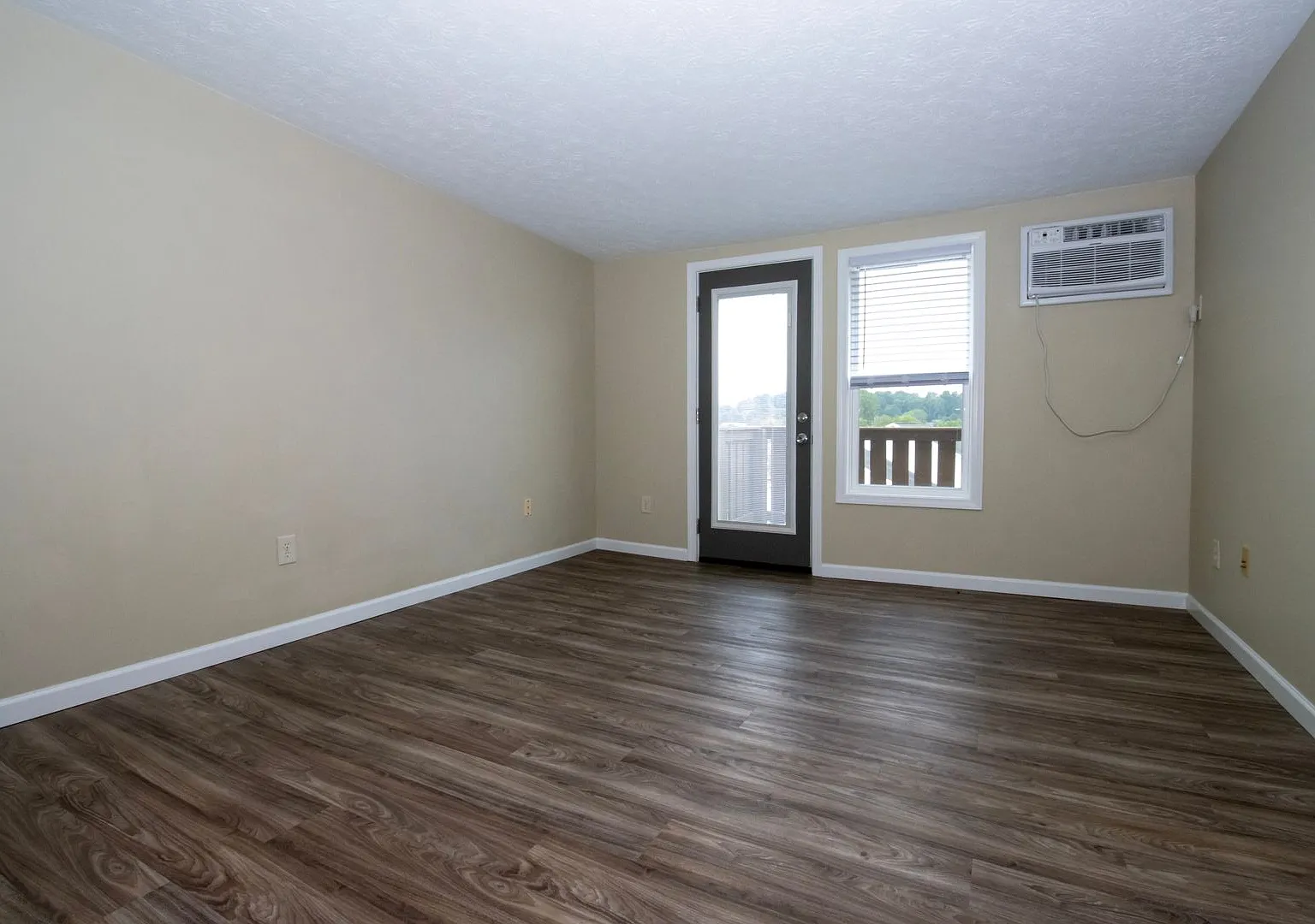 930 Hostetler Rd — Photo 2