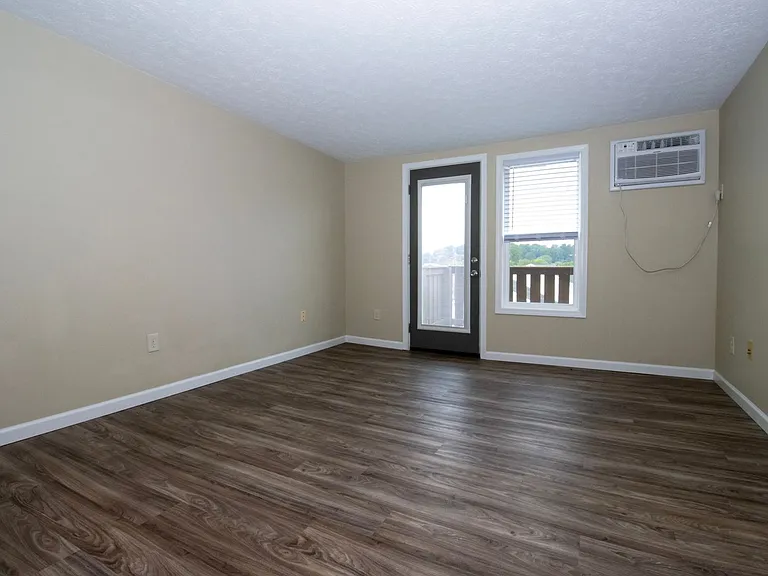 1155 N Elm St #F — Photo 2
