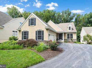 105 Regency Ct, Avondale, PA 19311