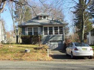 25 E Hobart Gap Rd, Livingston, NJ 07039