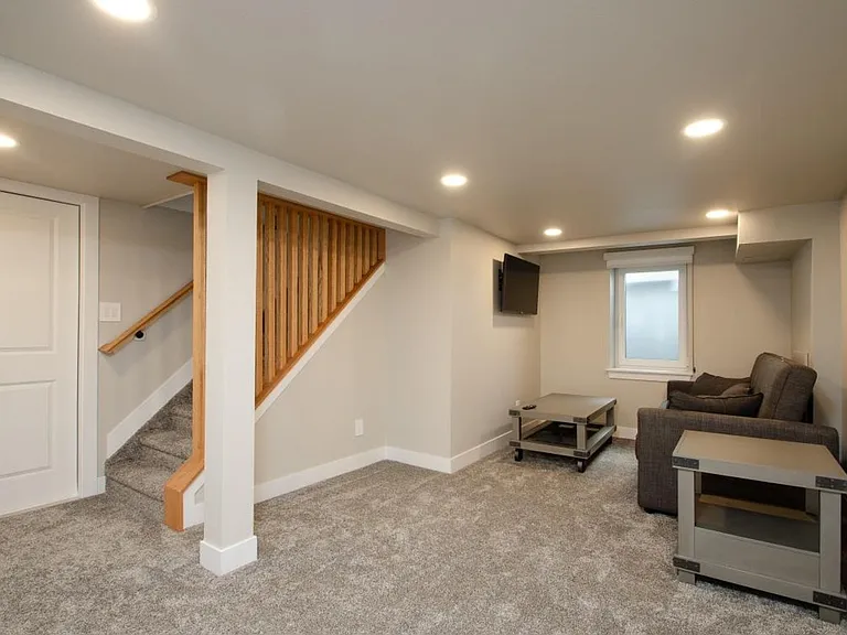 921 Walnut St — Photo 18
