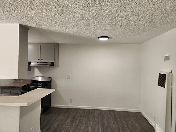 3rd image of 7332 Variel Ave #14