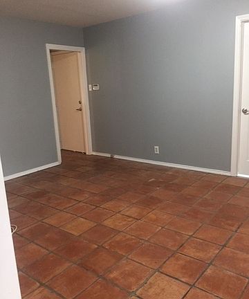 3rd image of 10819 Edgefield Dr