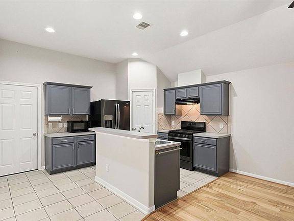 4th image of 13218 Southpoint Ln