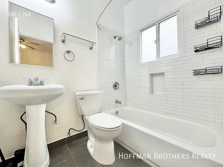 960 S Ardmore Ave #202 — Photo 8