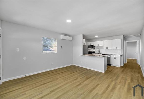 2nd image of 5106 E Columbus Dr APT B